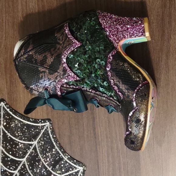 Modcloth Something wicked boot with bat detail size 5.5 - Picture 13 of 14
